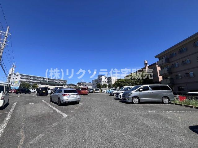 寝屋川東ファミリータウン中1番館の駐車場|■物件内覧・資金計画相談・住宅ローン相談、リフォーム相談、お問合せ受付中■
※当日・翌日のご内覧、ご相談はお電話でのお問合せがスムーズです！