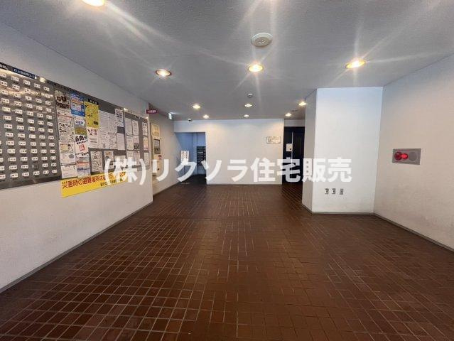 寝屋川東ファミリータウン中1番館のエントランス|内部
■物件内覧・資金計画相談・住宅ローン相談、リフォーム相談、お問合せ受付中■
※当日・翌日のご内覧、ご相談はお電話でのお問合せがスムーズです！