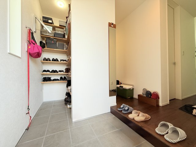 【太陽光付き】那珂郡東海村大字須和間オール電化住宅の玄関