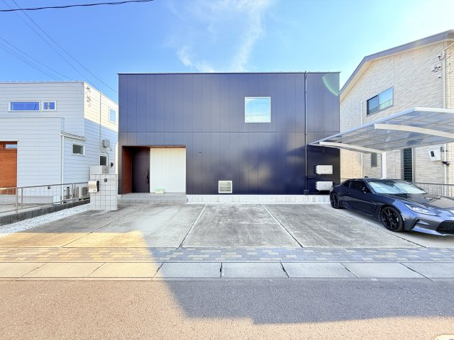 【太陽光付き】那珂郡東海村大字須和間オール電化住宅の駐車場