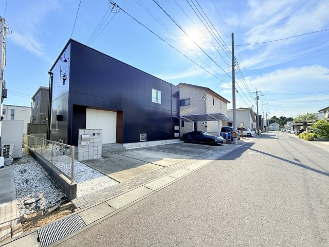 【太陽光付き】那珂郡東海村大字須和間オール電化住宅の前面道路含む現地写真