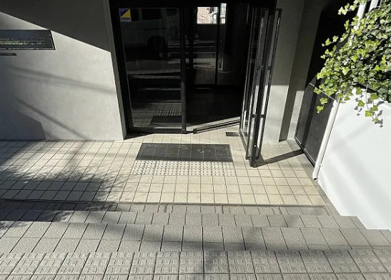 レジディア本郷菊坂プレイス のエントランス