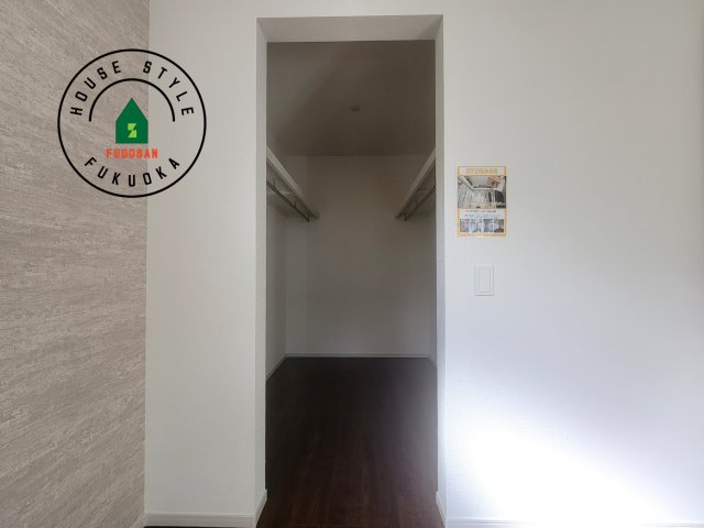 福岡市南区桧原7丁目第3-1棟（1号棟）の収納|洋服や大きな荷物が多い方や人数の多いご家族などは、一般的なクローゼットよりもウォークインクローゼットのほうが使い勝手が良いです。