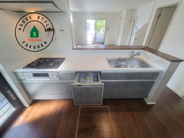 福岡市南区桧原7丁目第3-1棟（1号棟）のキッチン|ご家族を近くに感じられる対面キッチンのLDK。会話もはずみそうですね。
