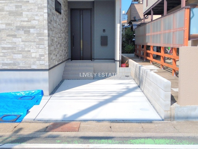 草加市谷塚町 新築分譲住宅の駐車場