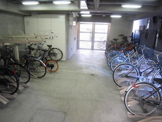 プラチナコート上野の駐車場