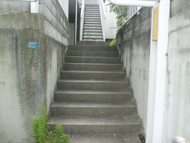 ハイツ赤坂 Bのエントランス