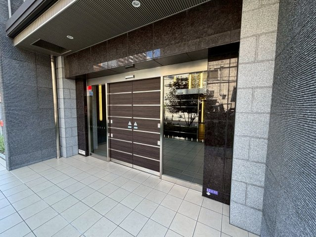 大阪市福島区福島４丁目の賃貸マンションのエントランス