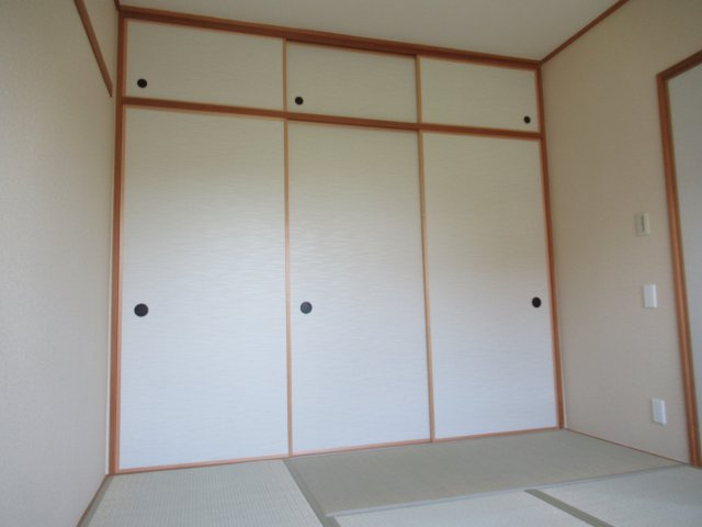 シティコート住吉本町３ＬＤＫの和室|明るい和室です