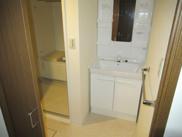 シティコート住吉本町３ＬＤＫの洗面所|忙しい朝には欠かせない洗面所です