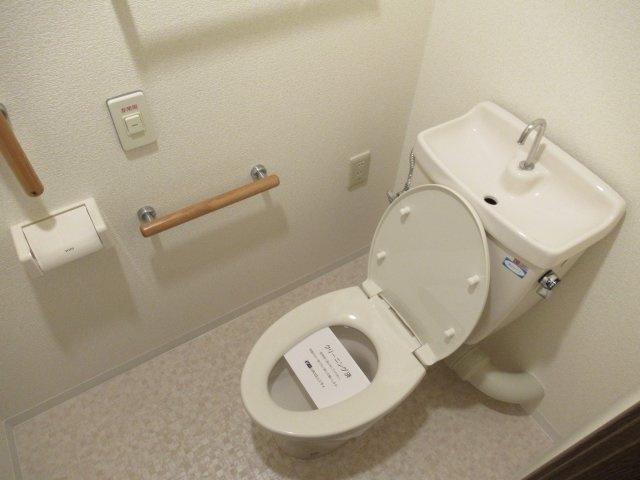 シティコート住吉本町３ＬＤＫのトイレ|落ち着いた色調のトイレです