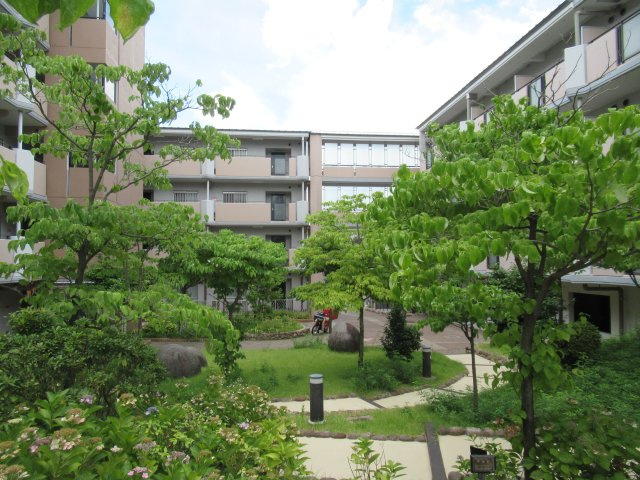 シティコート住吉本町３ＬＤＫのその他共用部分|その名のとおり「住宅街の庭園」