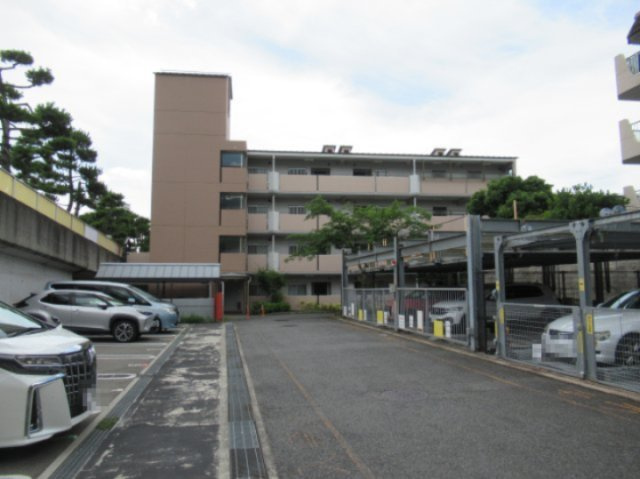 シティコート住吉本町３ＬＤＫの駐車場|駐車場があるので、車を買う予定の方も安心です