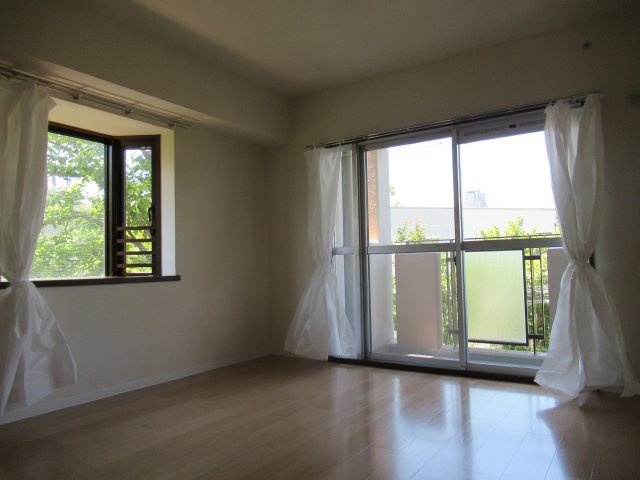 シティコート住吉本町３ＬＤＫの居間・リビング|ゆったり過ごせるリビングです