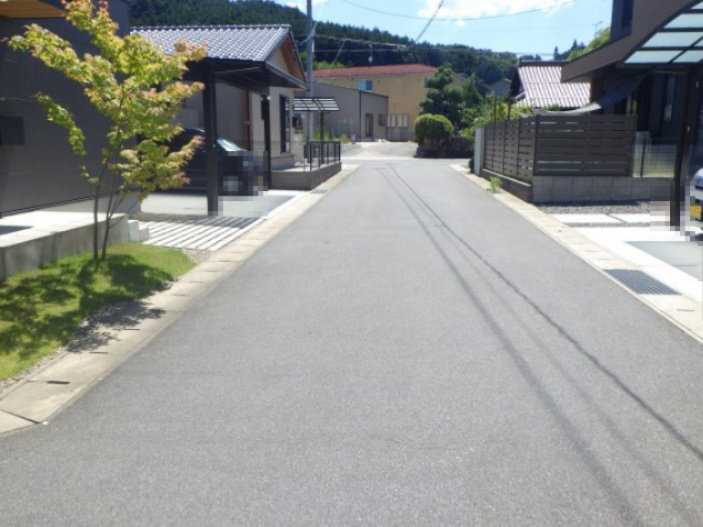 戸建　北広島町有田の前面道路含む現地写真