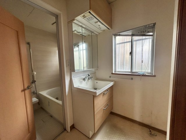 八街は戸建ての独立洗面台