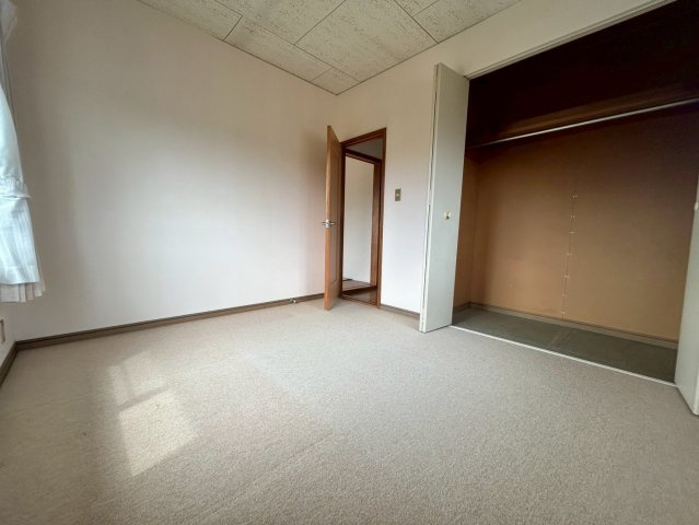 八街は戸建ての洋室