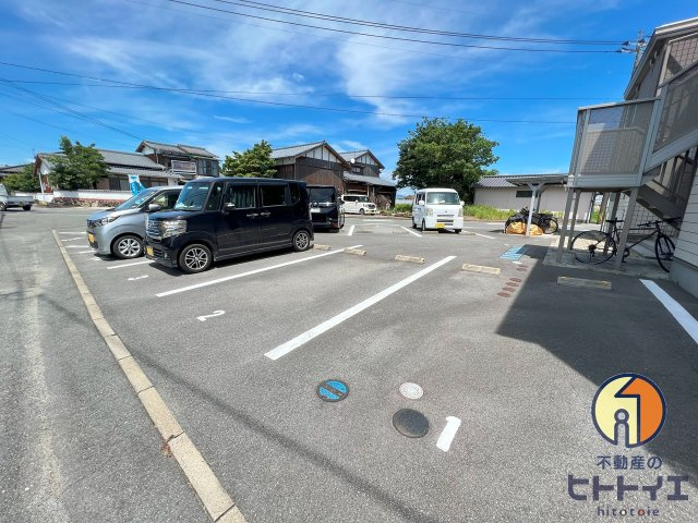 グレイスハイムの駐車場|車をお持ちの方に嬉しい駐車場付きの物件です