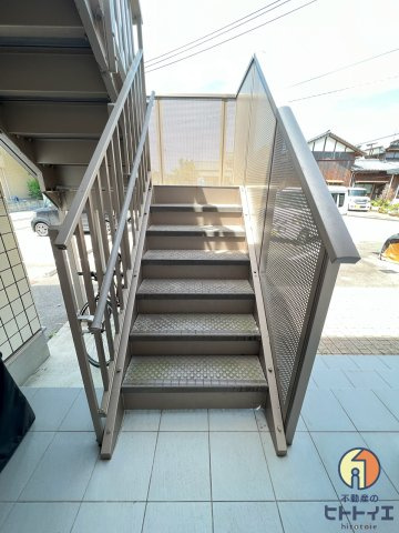 グレイスハイムのその他共用部分|2階への階段です