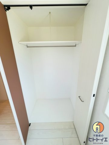 グレイスハイムの収納|5.7帖洋室のクローゼットです