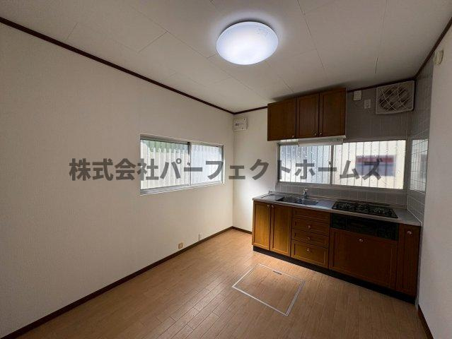 長尾家具町4丁目戸建　賃貸の居間・リビング|ゆったりとしたリビングです