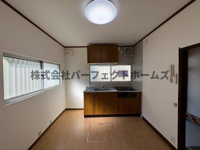 長尾家具町4丁目戸建　賃貸の居間・リビング|こちらのリビングで趣味の時間をお楽しみください