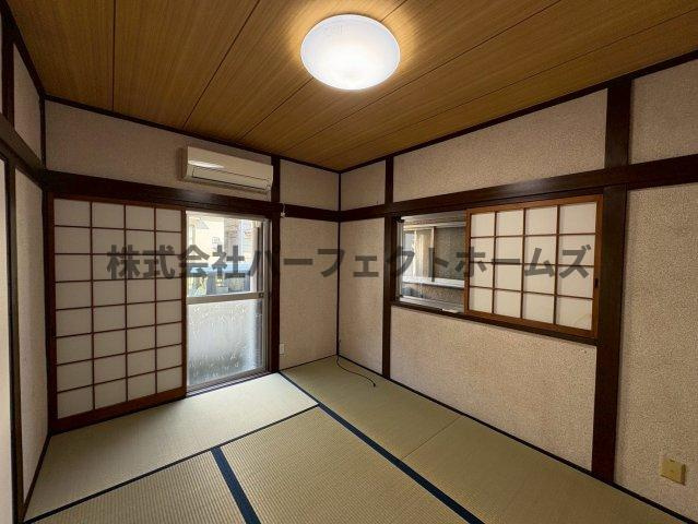 長尾家具町4丁目戸建　賃貸の和室|明るい和室です