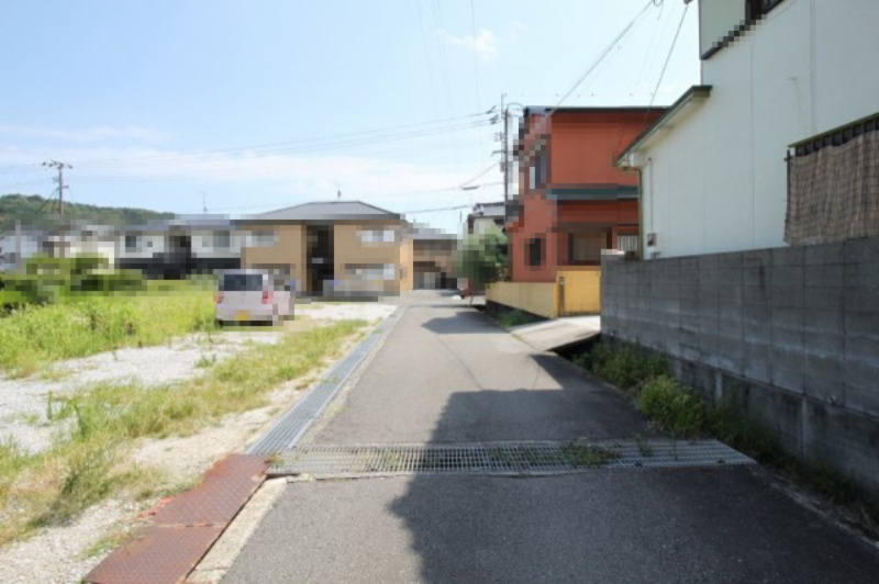 介良乙　新築戸建　4号棟（全4区画）の前面道路含む現地写真