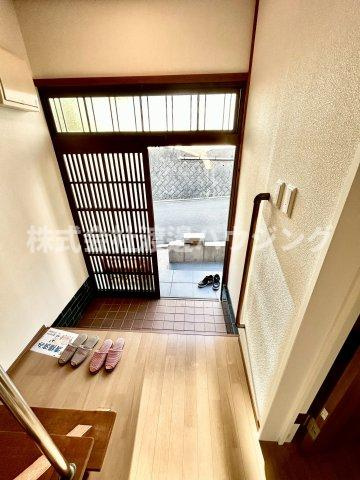 野崎2丁目一戸建の玄関