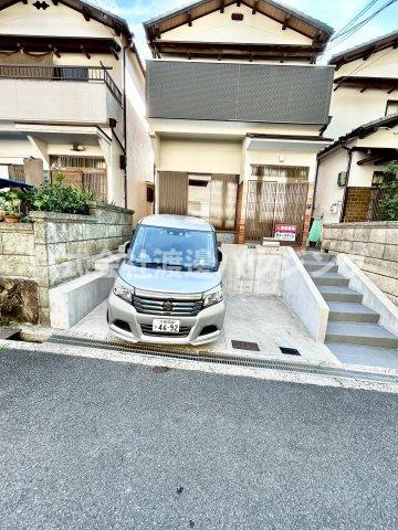 野崎2丁目一戸建の駐車場|ハイルーフ車も止めれます