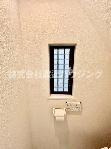 野崎2丁目一戸建のその他|トイレにも窓ございます