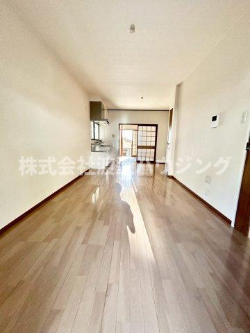 野崎2丁目一戸建の居間・リビング