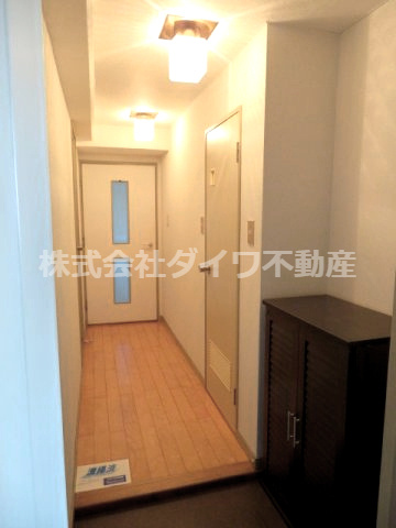 ステープル六供の玄関