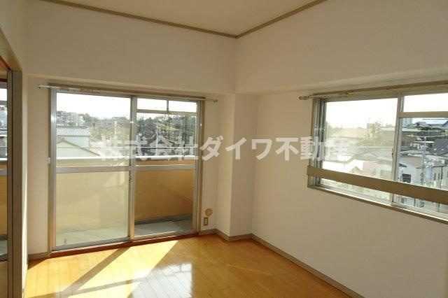 ステープル六供の洋室|南