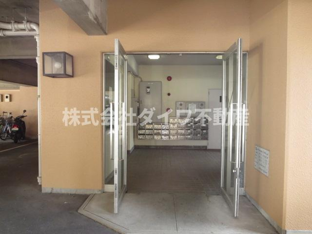 ステープル六供のエントランス