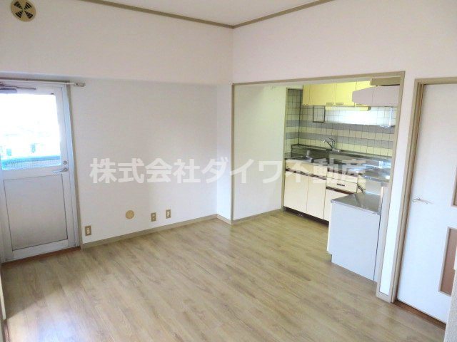 ステープル六供の居間・リビング