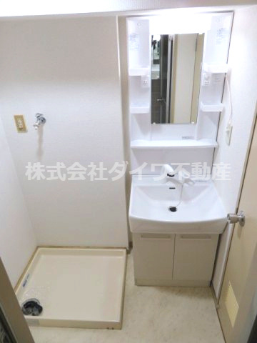 ステープル六供の洗面所