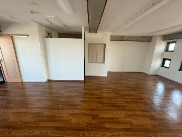 百々西町107ビル401の内装