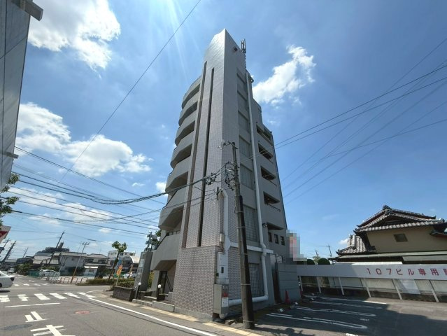 百々西町107ビル401の外観