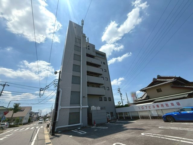 百々西町107ビル401の外観