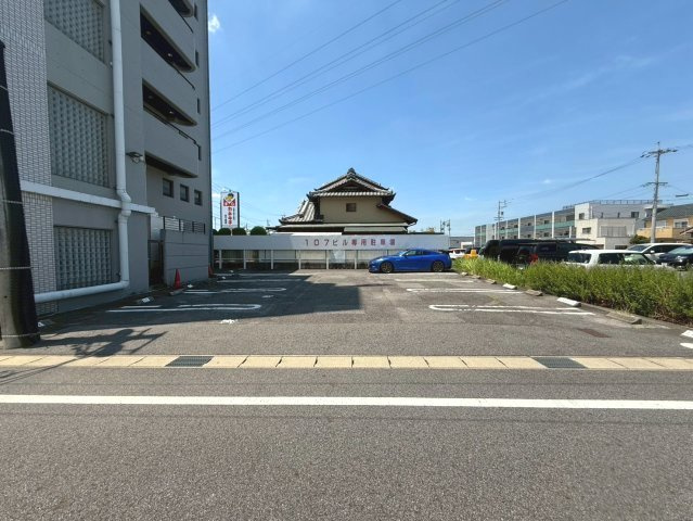 百々西町107ビル401の駐車場