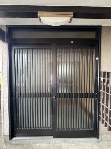 八代市新浜町2-105の玄関