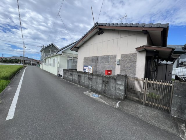 八代市新浜町2-105の前面道路含む現地写真