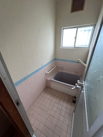 八代市新浜町2-105の浴室