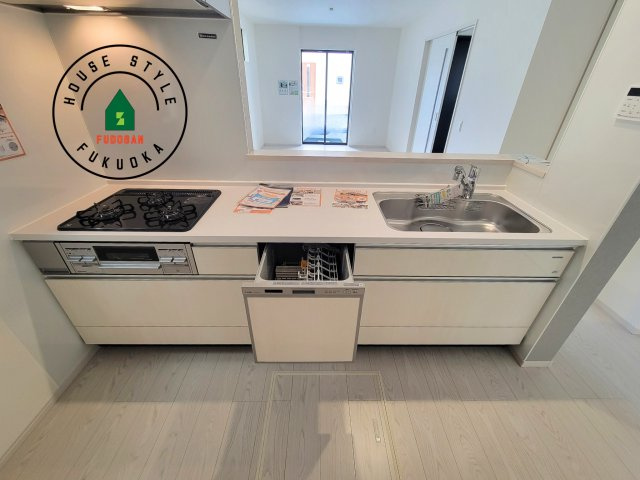 福岡市南区和田2丁目第1-2棟（1号棟）のキッチン|ご家族を近くに感じられる対面キッチンのLDK。会話もはずみそうですね。