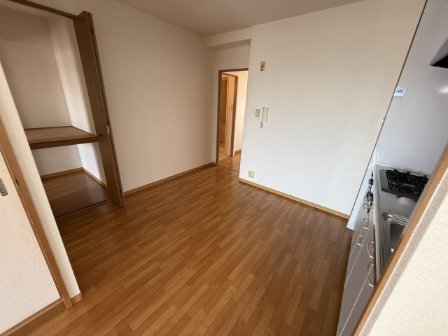 上野坂ハイツの居間・リビング