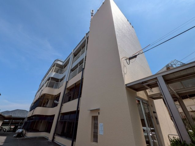 上野坂ハイツの外観