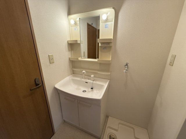 上野坂ハイツの独立洗面台