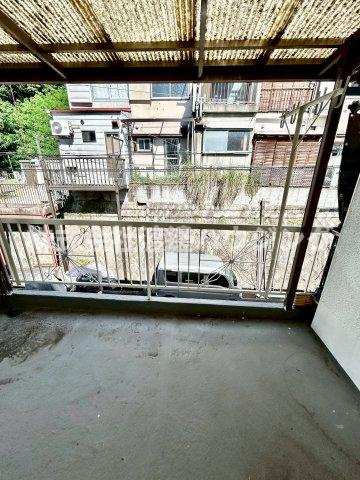 TC北条建物向かって右のバルコニー