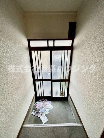 TC北条建物向かって右の玄関